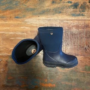 Little kid size 7 snow boots